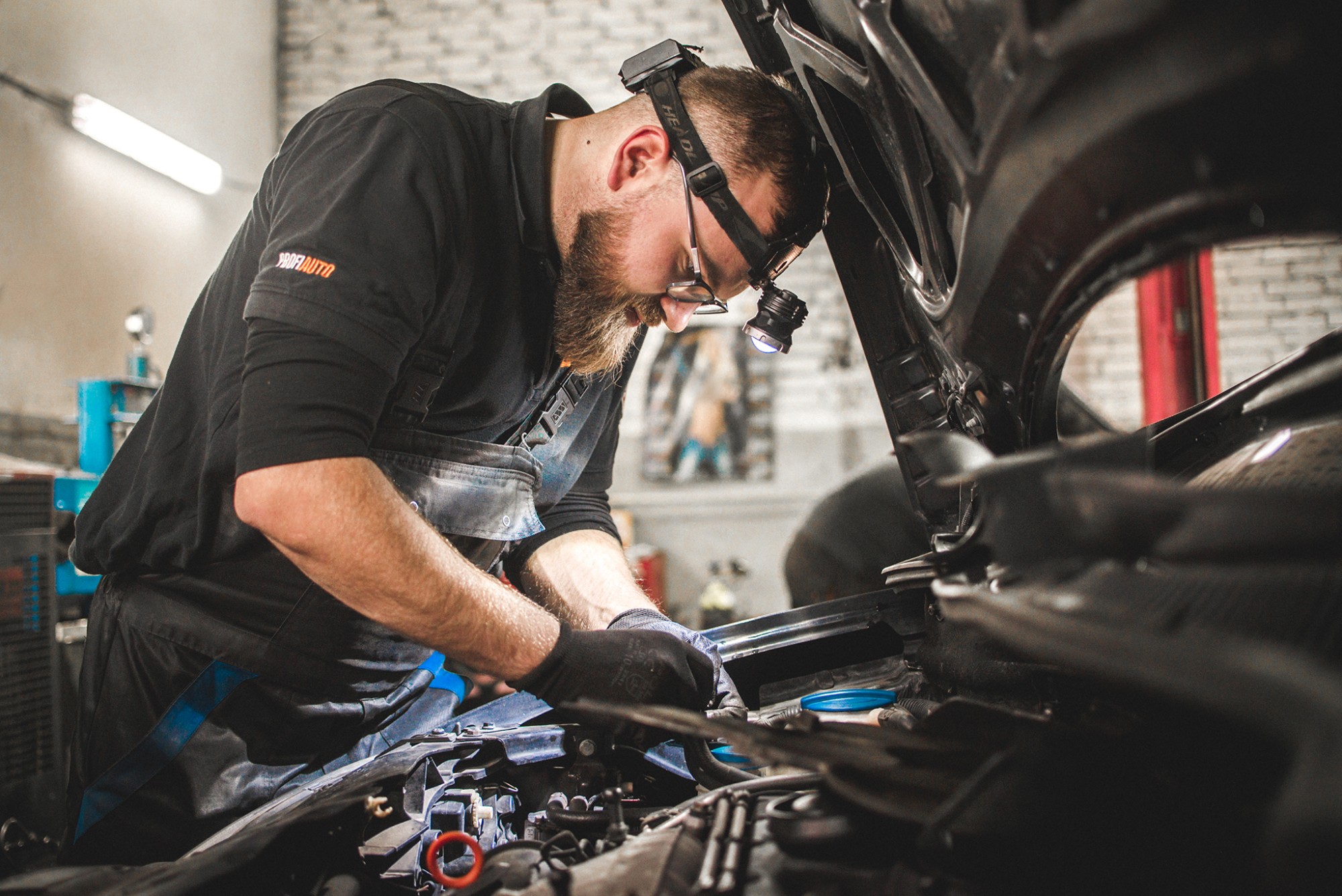 Serwis hybryd i elektryków